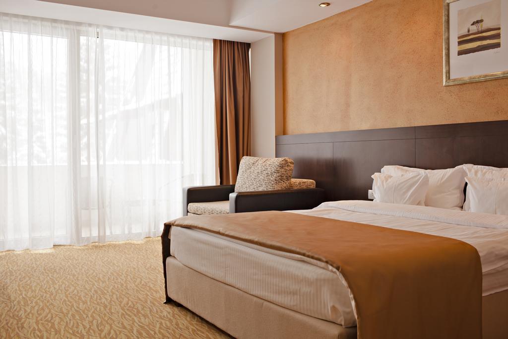 Hotel Clermont Covasna Exterior photo