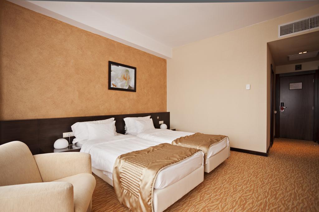 Hotel Clermont Covasna Exterior photo