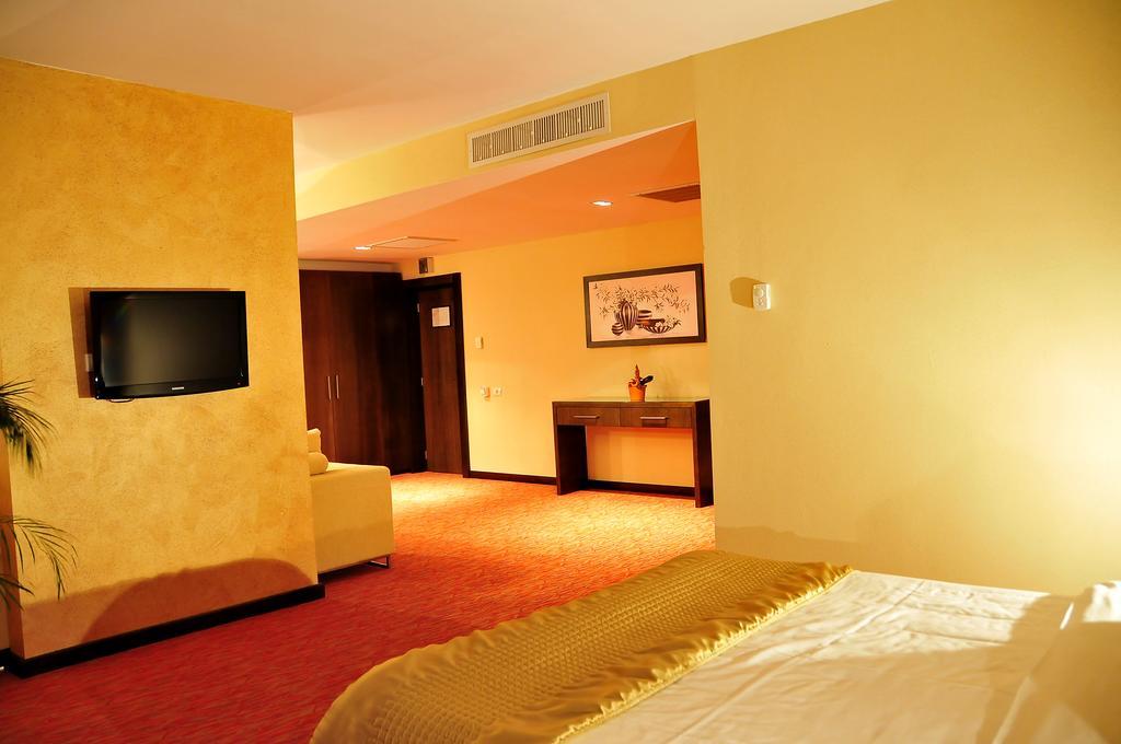 Hotel Clermont Covasna Exterior photo